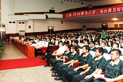 作為推動(dòng)企業(yè)加快發(fā)展三大平臺(tái)之一的人力資源管理提升工作，將是當(dāng)前和今后一段時(shí)期山推股份人力資源管理的首要任務(wù)。
