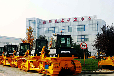 2009年，山推研發(fā)中心被國(guó)家人事部批準(zhǔn)設(shè)立博士后科研工作站，同年召開(kāi)首屆科技創(chuàng)新大會(huì)。