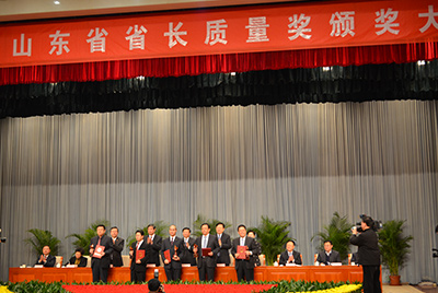 1月11日，山東省第三屆省長(zhǎng)質(zhì)量獎(jiǎng)表彰大會(huì)在山東省政府禮堂召開(kāi)。